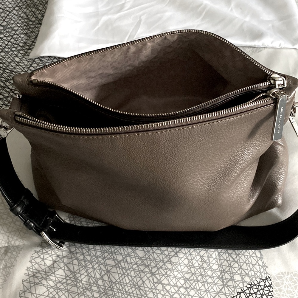 Michael Kors leather shoulder bag - Picture 3 of 11